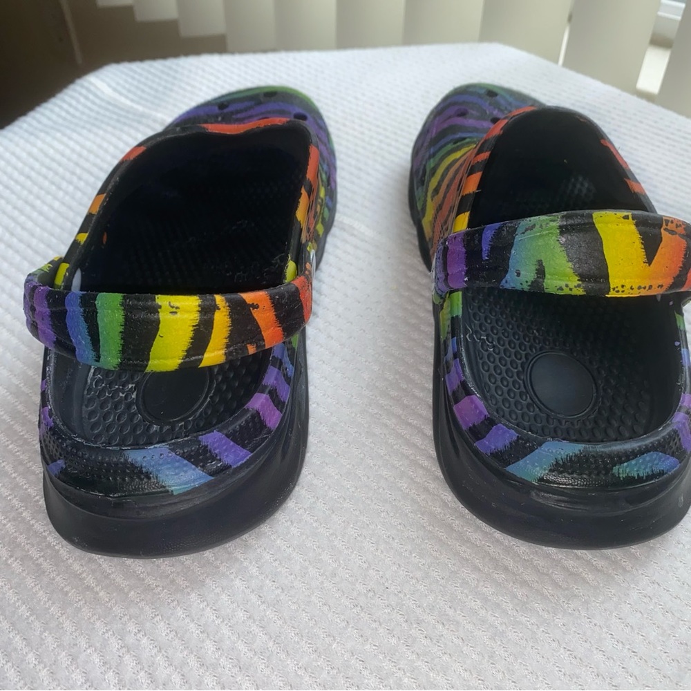 HOBIBEAR UNISEX Rainbow Zebra Garden Mule Clogs Size 40 (Women’s Size 9.5-10) - Picture 5 of 12
